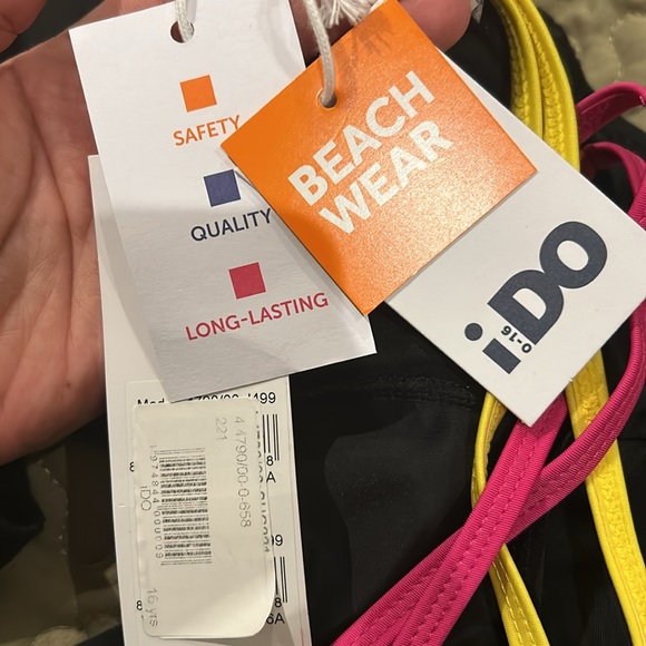 Children's one piece black swimsuit iDO size 16 yrs - Picture 6 of 6